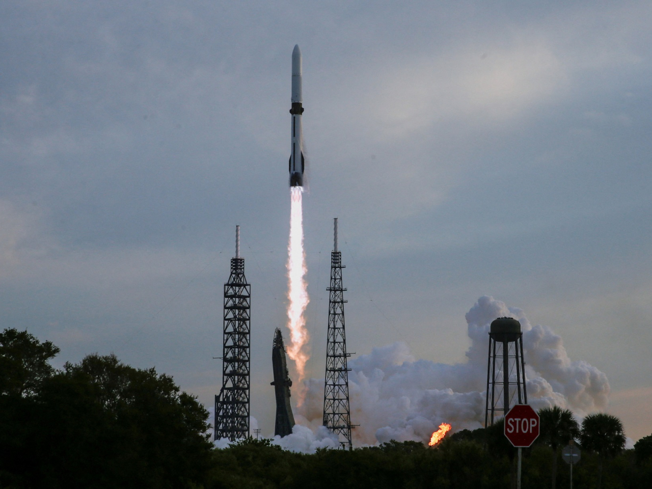 The Blue Origin New Glenn rocket lifts off from the Cape Canaveral Space Force Station in Cape Canaveral, Florida. Photo: Reuters