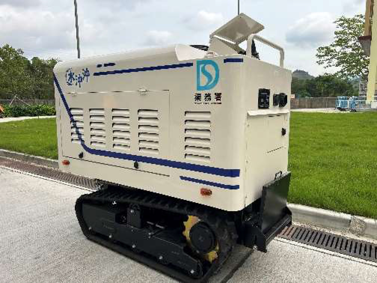 智能渠管高壓水沖機械人「水沖沖」。（渠務署提供）