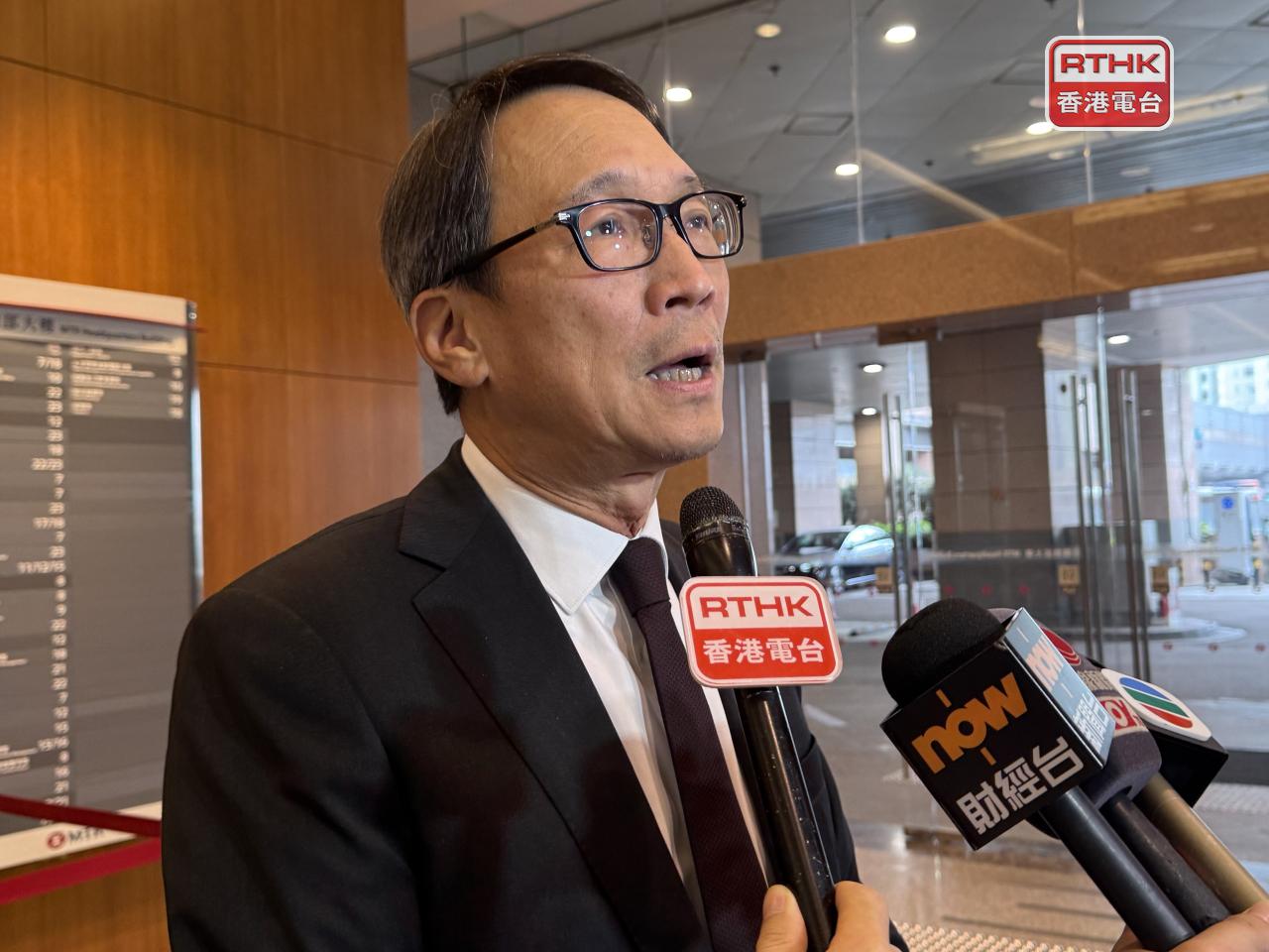 鄧智輝稱錦上路站二期物業發展項目收到多份標書，實際數字稍後公布。（任浩鋒攝）