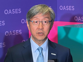 任景信強調沒有減慢引進内地企業的動力，未來海外和內地重點企業的數目會繼續增加。（仇志榮攝）