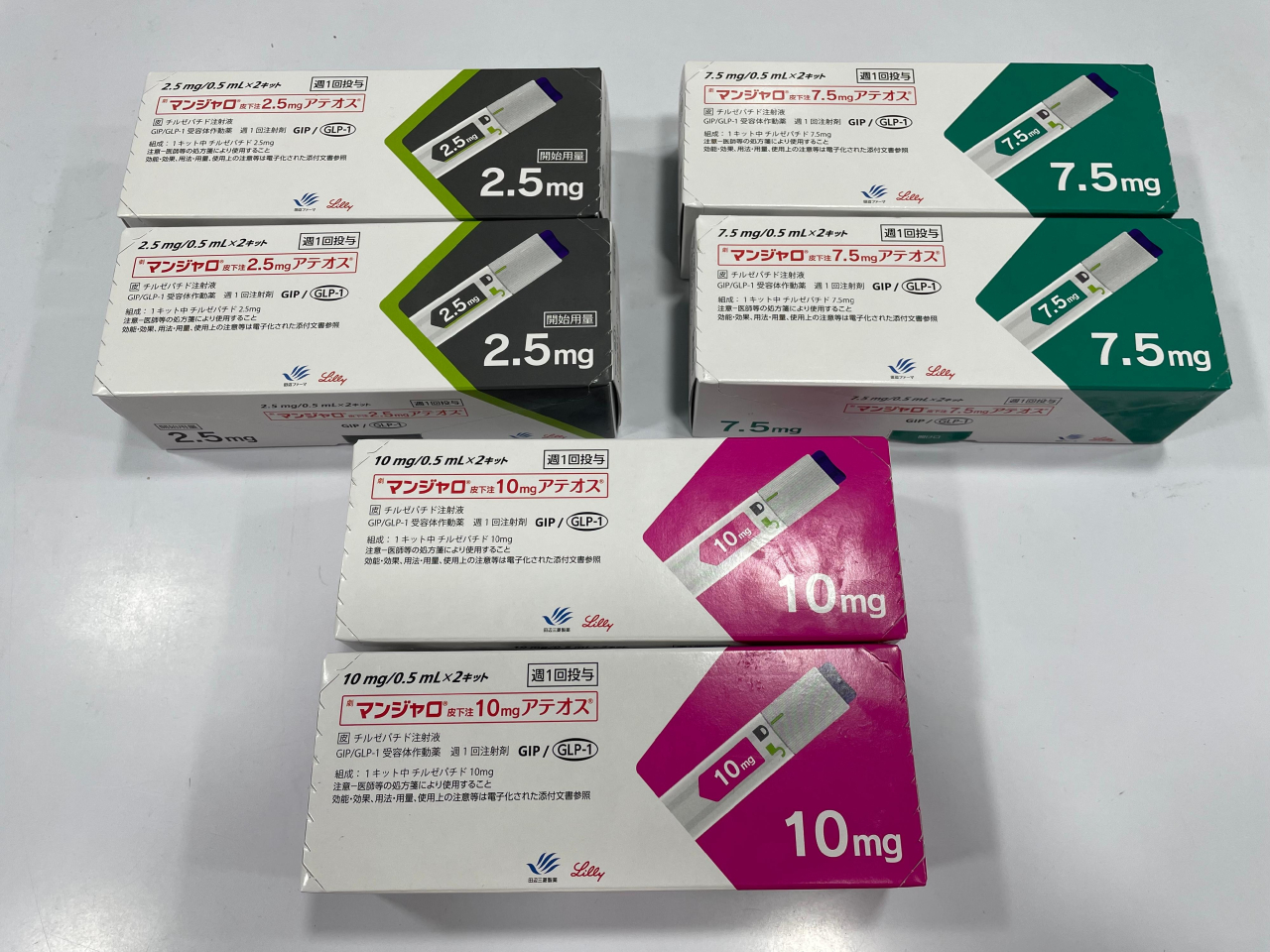 衞生署聯同警方檢獲以日文顯示含有「替爾泊肽」的未經註冊抗肥胖症藥物。(政府新聞處)