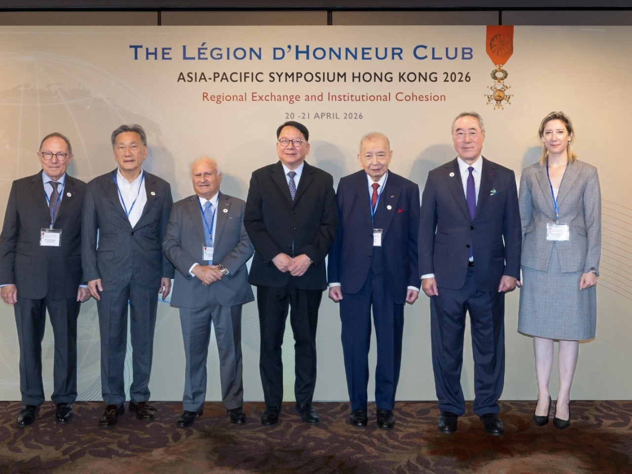 政務司司長陳國基、法國榮譽軍團勳章協會香港分會主席唐英年及法國駐香港及澳門總領事杜麗緹等合照。