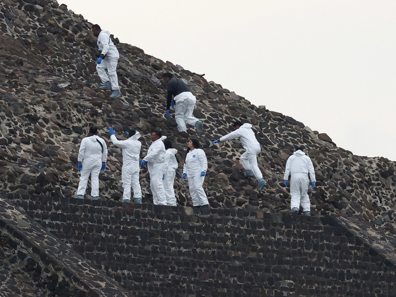 Mexican authorities work at the Teotihuacan pyramids, where a man reportedly shot dead a Canadian woman and injured several others before killing himself. Photo: Reuters