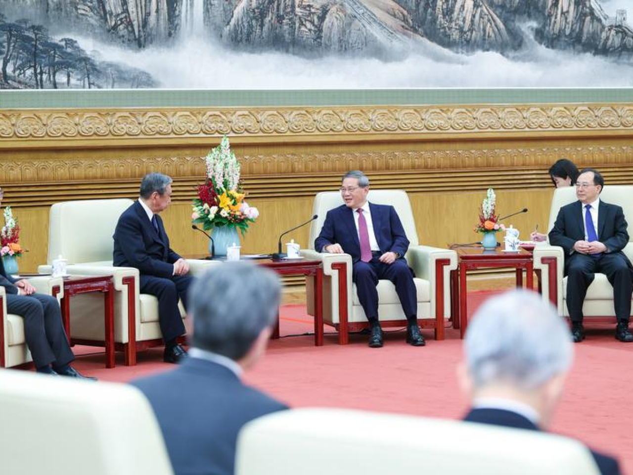 日本國際貿易促進協會會長河野洋平去年亦曾率團訪華，獲國務院總理李強會見。（新華社資料圖片）