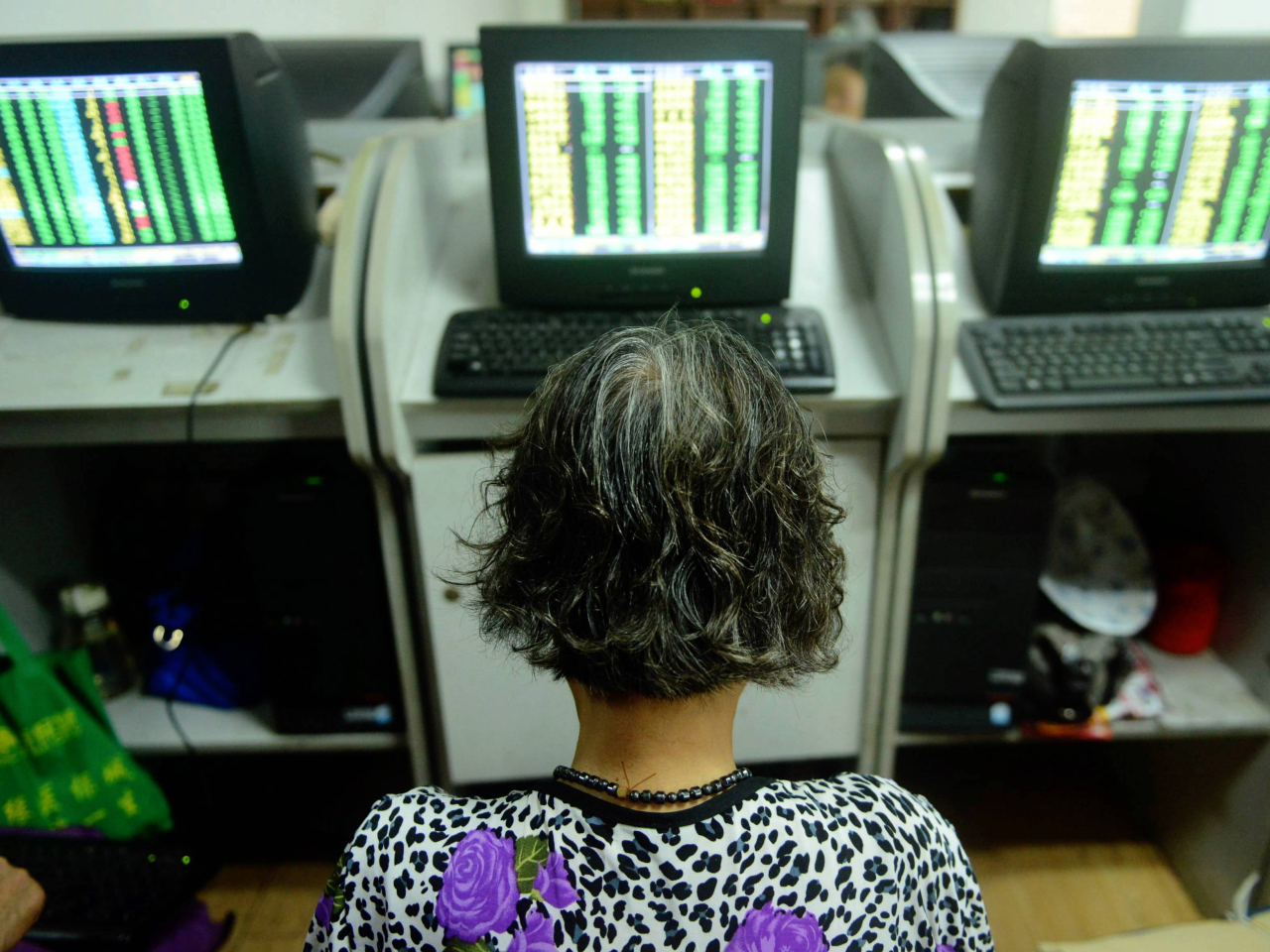 上證綜合指數半日跌0.24%，創業板指數跌幅0.94%。（新華社資料圖片）