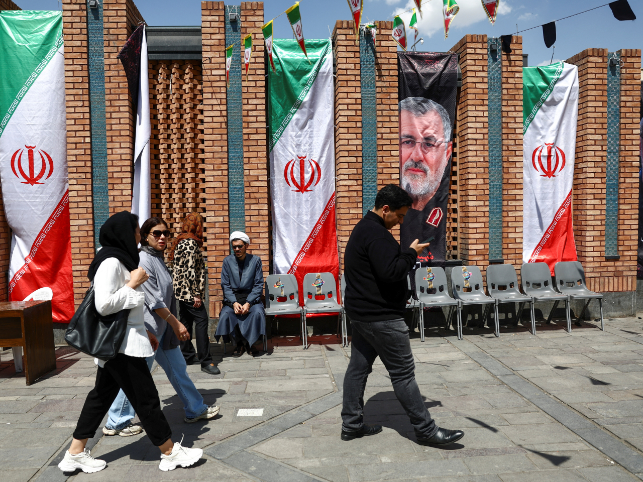 People are seen in Tehran Bazaar as the current ceasefire between the US and Iran enters the last few last day. Photo: Reuters
