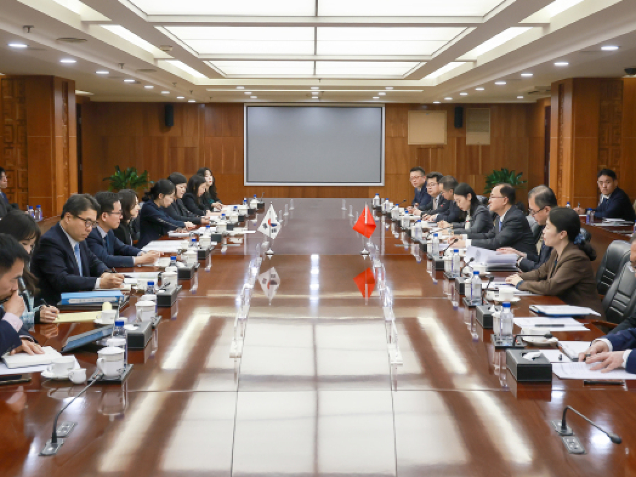 中韓經貿聯委會在北京舉行會議。（商務部網頁圖片）