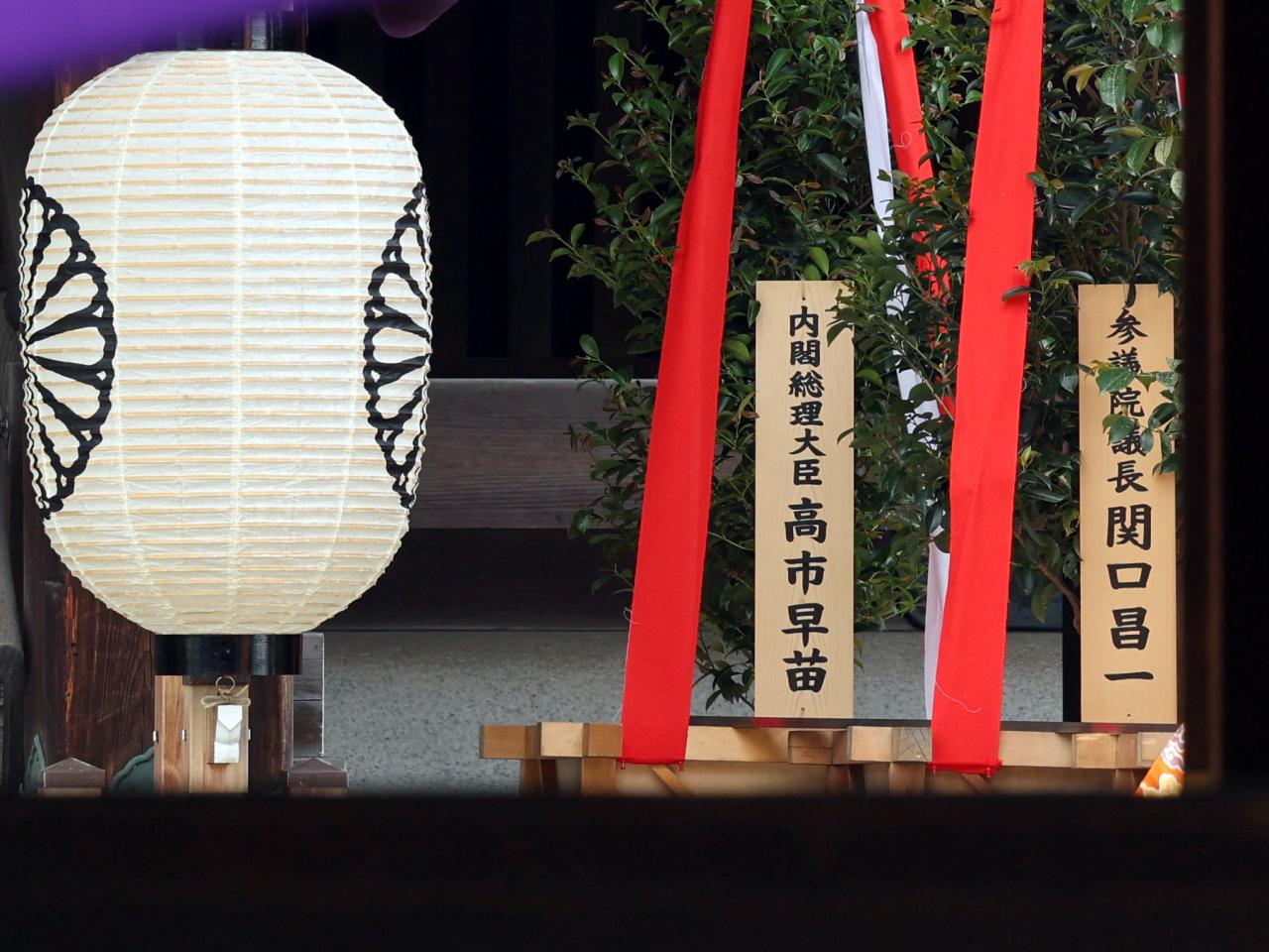 報道說，高市早苗自費向靖國神社供奉「玉串料」。（路透社）