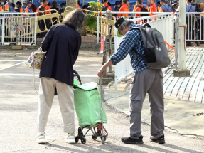 宏福苑居民上樓執拾第3日　有居民希望取回相片等有紀念價值物品