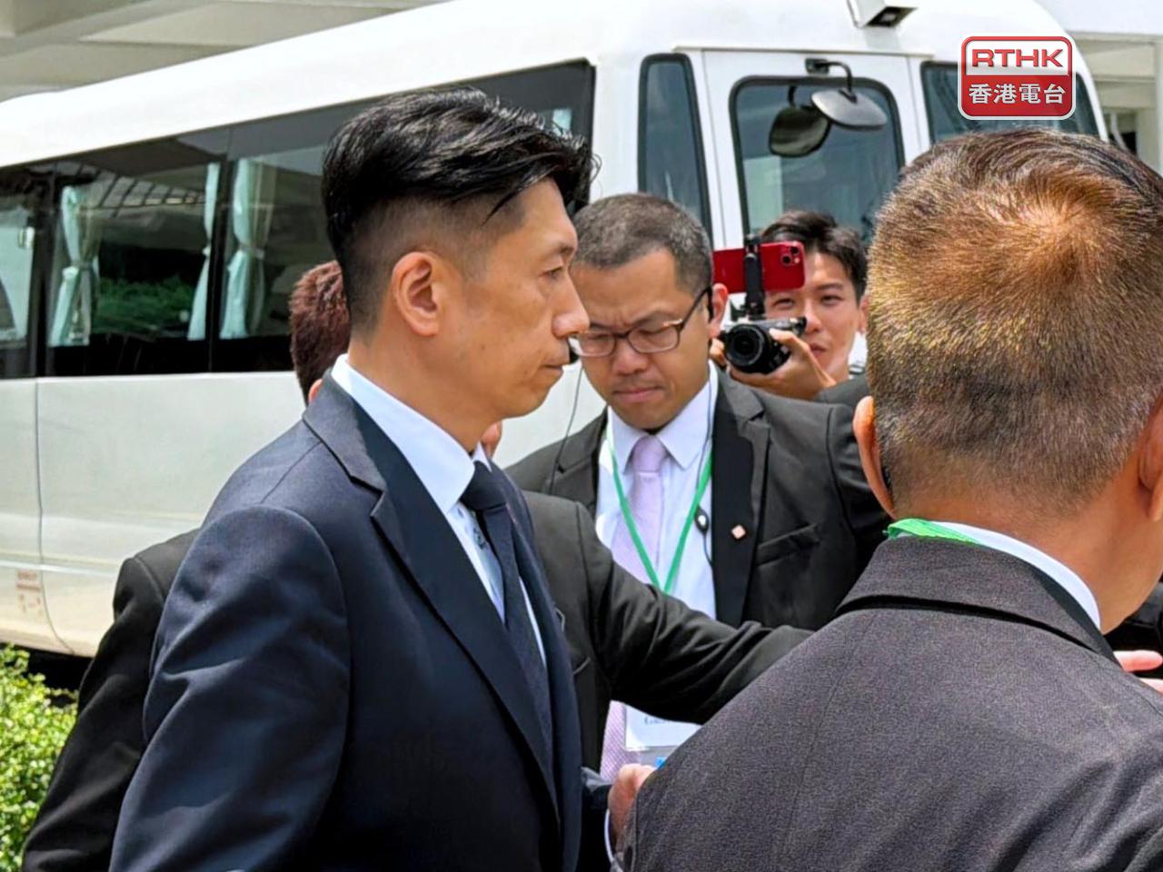 翁錦雄表示，日後消防處不論接獲投訴或查詢，會在取得市民同意下，主動轉介給專責部門。（容上智攝）