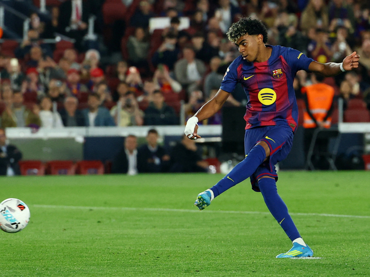 Barca lost teenage star Lamine Yamal to an apparent hamstring injury after he converted on the winning penalty. Photo: Reuters