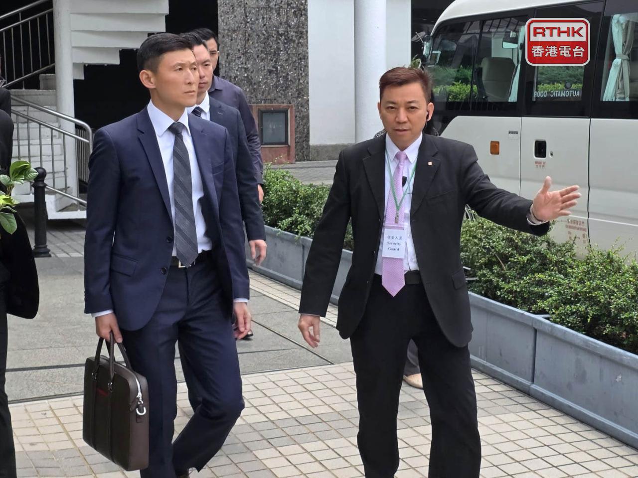 陳慶勇（中）說，在現場要作出取捨，選擇先遏止火勢。（陳曉慶攝）