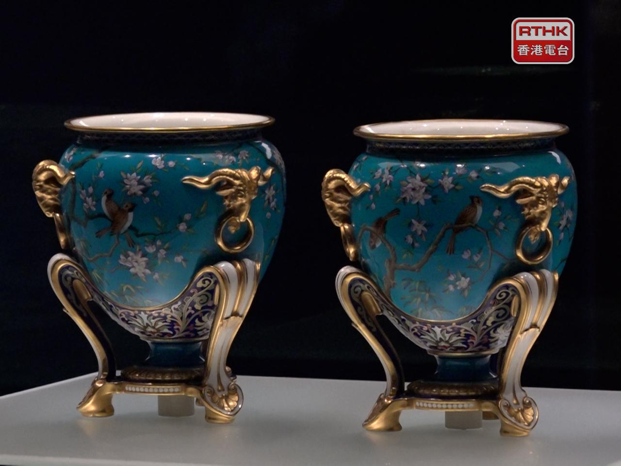 展品包括芝加哥藝術博物館藏描金琺瑯彩花鳥明頓花盆一對。（陳感恩攝）