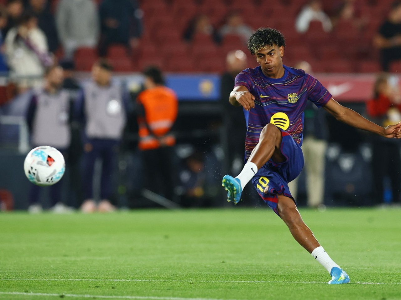 The Spanish star pulled up with a hamstring problem after scoring a penalty against Celta Vigo on Wednesday. Photo: Reuters