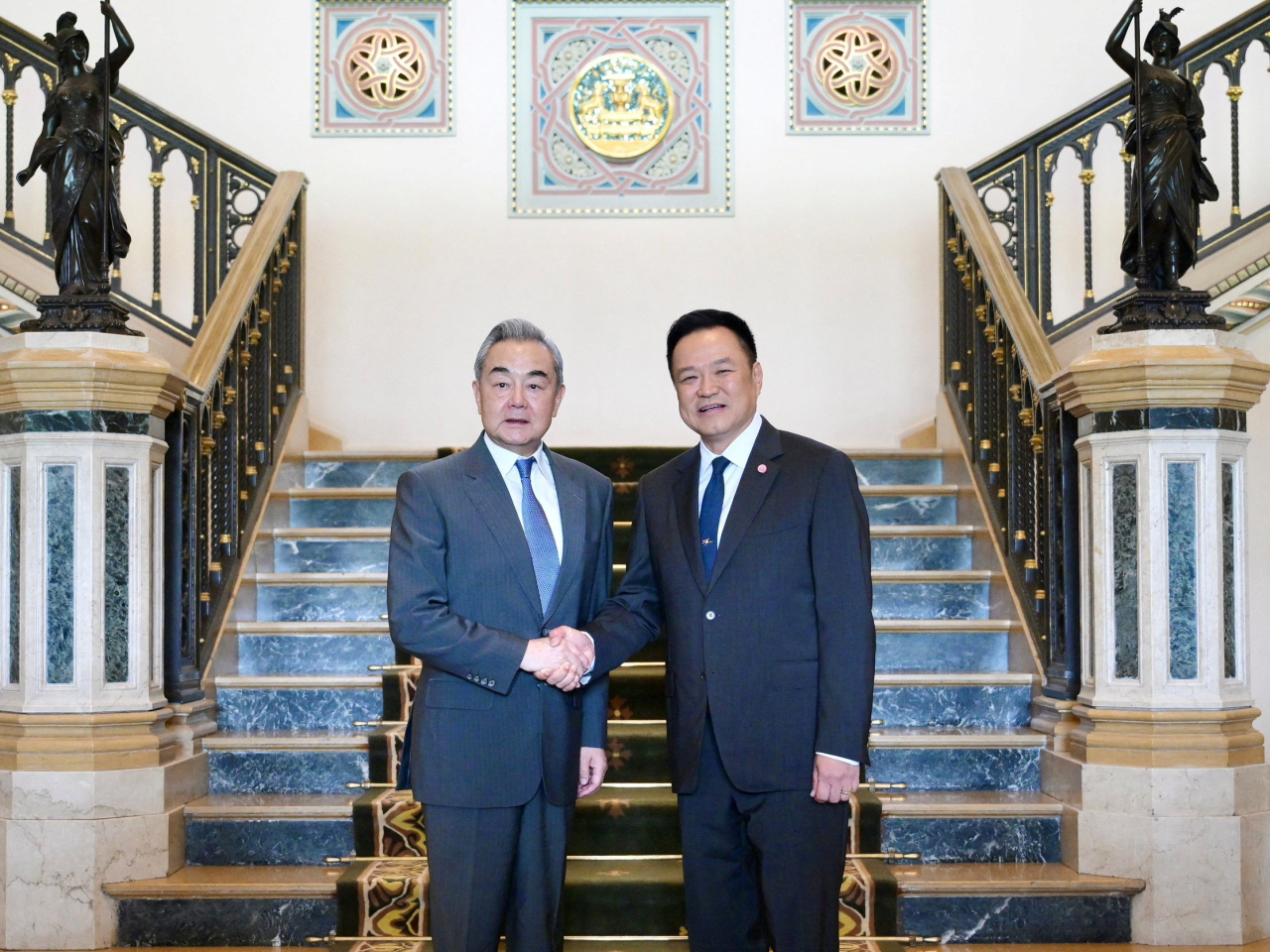 王毅與阿努廷會面時表示，中方願與泰方加強戰略協作，不斷為地區穩定與發展作出新貢獻。（路透社）