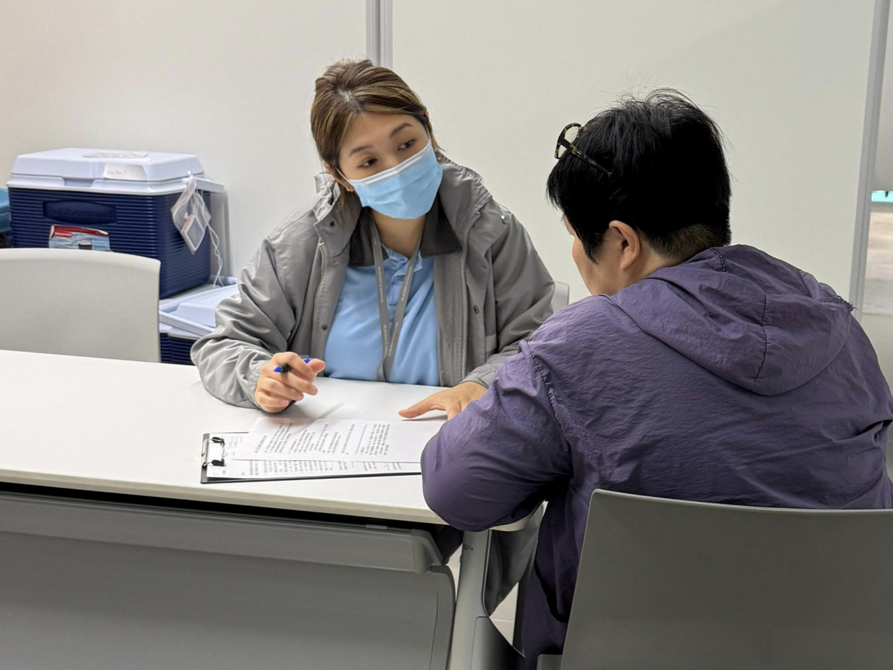 衞生防護中心今日開始在機場為合資格機場員工免費接種麻疹疫苗。（政府新聞處）