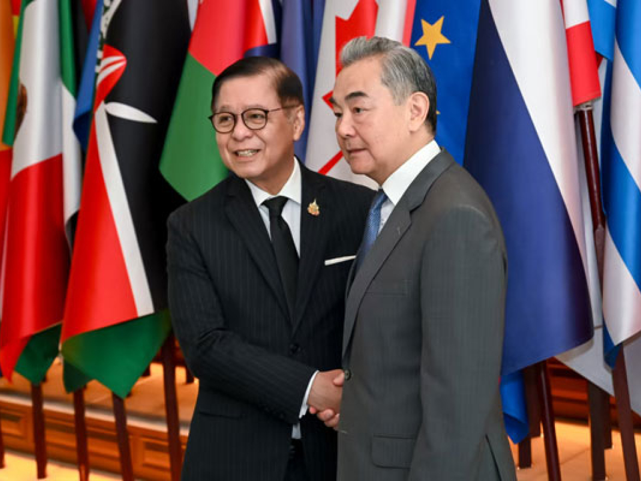 王毅與泰國副總理兼外長西哈薩舉行中泰外長磋商機制第三次會議。(外交部網站圖片)