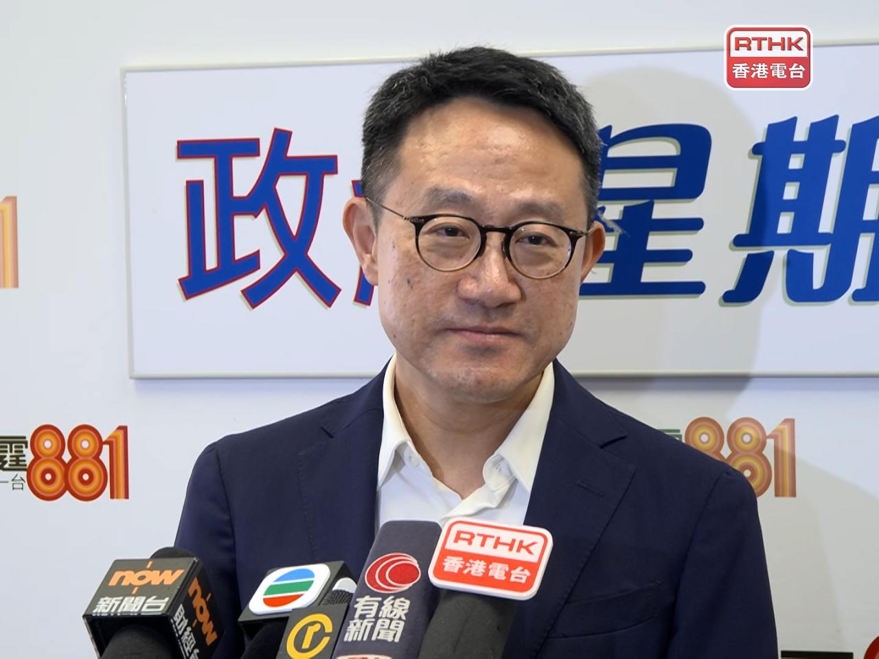 陳子達說，海關在電子煙及加熱煙方面的執法工作，主要是堵截這類產品流入香港。（梁禎祥攝）