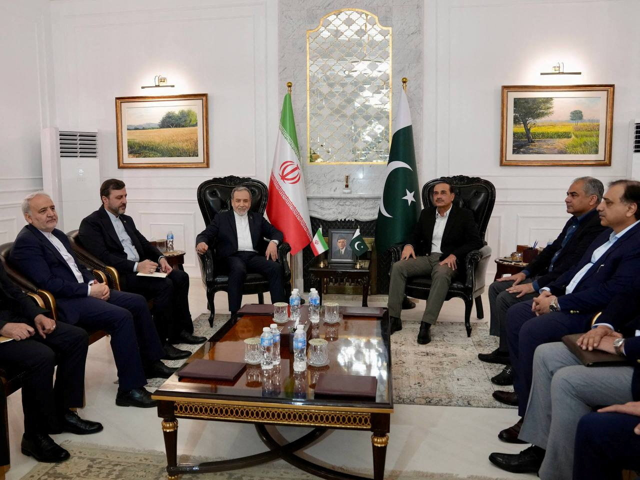 Iranian Foreign Minister Abbas Araqchi (left) meets Pakistan&rsquo;s Army Chief Field Marshal Asim Munir in Islamabad. Photo: Reuters