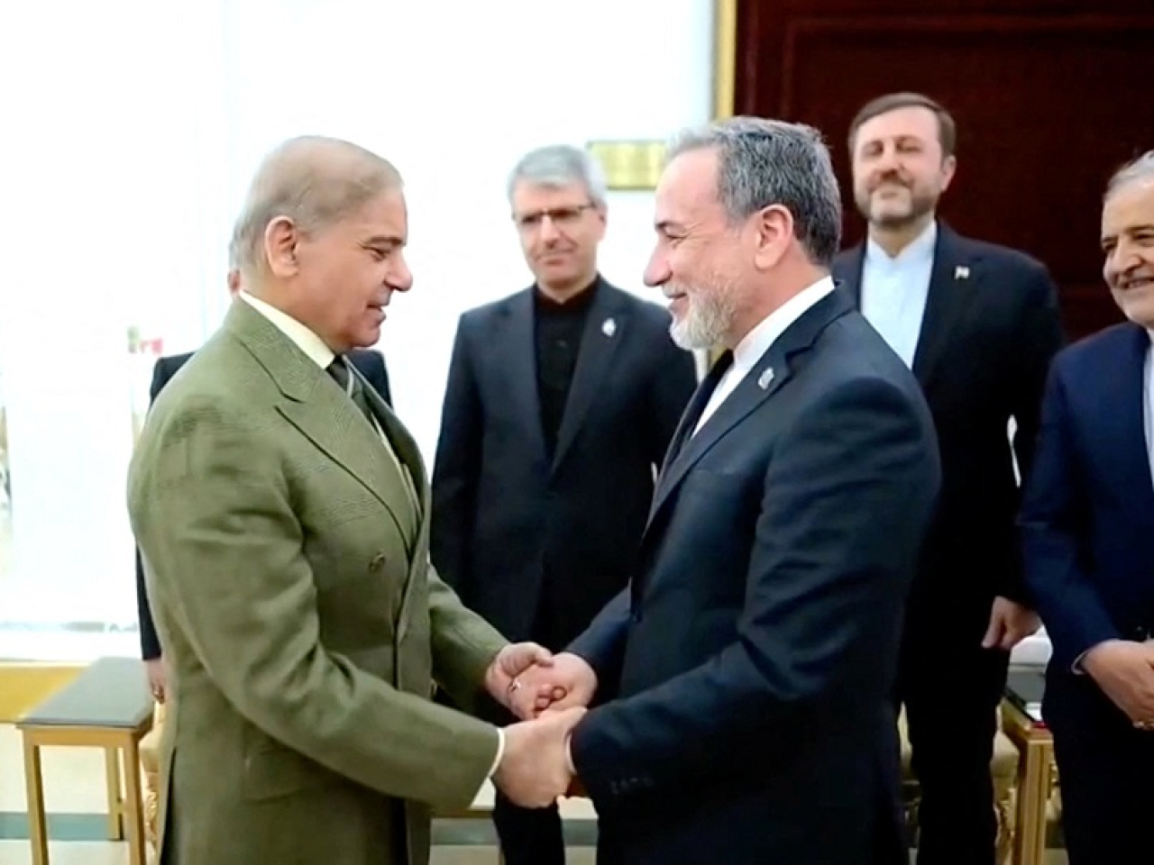 Iranian Foreign Minister Abbas Araqchi (right) meets Pakistani Prime Minister Shehbaz Sharif, in Islamabad, Pakistan. Image: Reuters