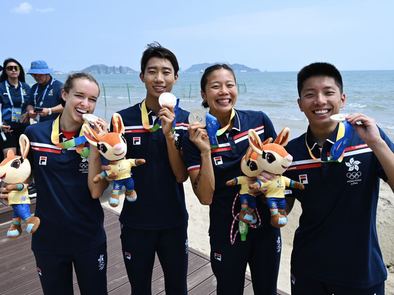 彭詩雅、蔡欣妍、黃子圖及余承謙的四人組合，在兩項鐵人混合接力賽，取得亞軍。（港協暨奧委會社交網頁圖片）