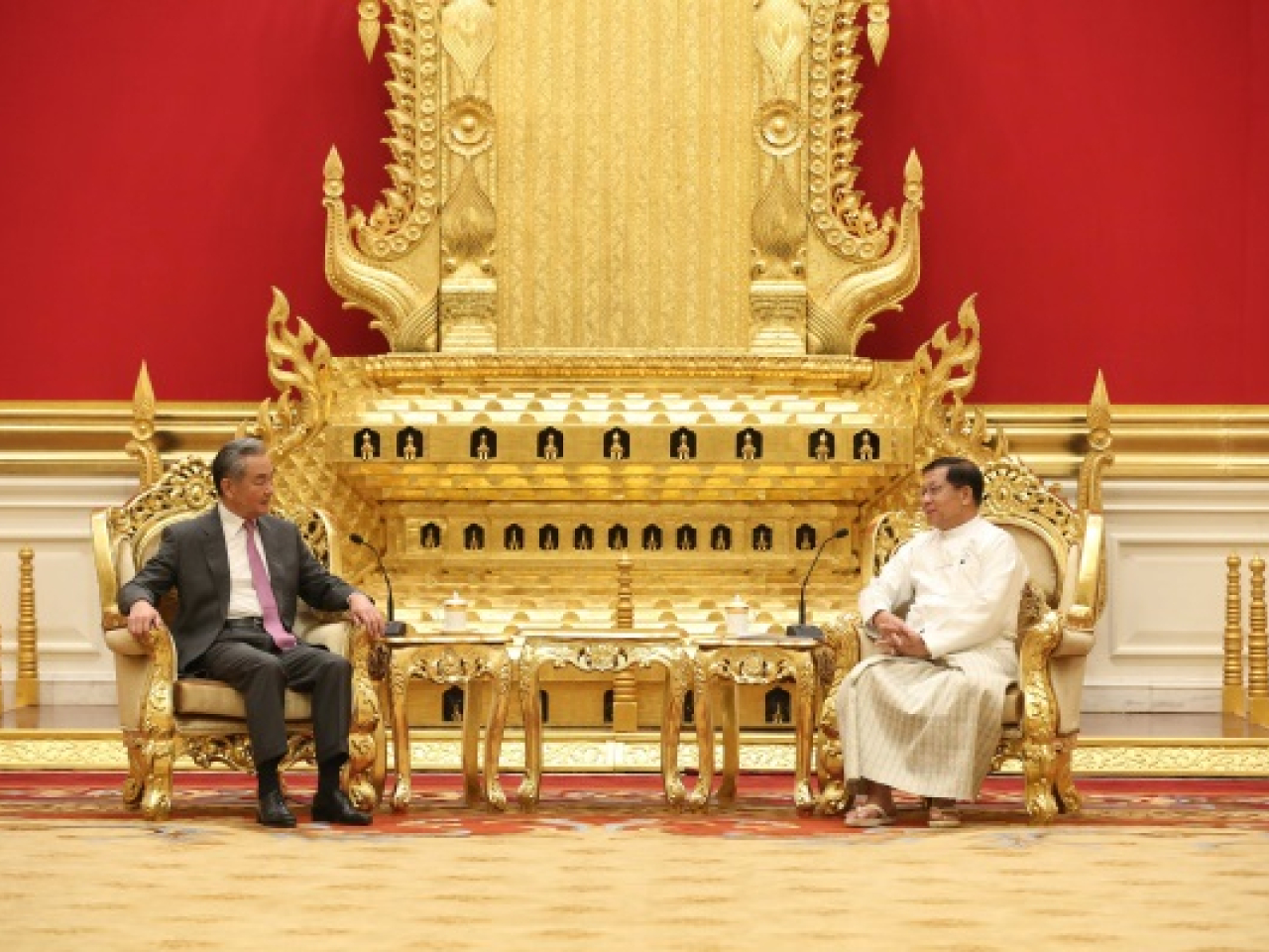 敏昂萊在內比都，與中共中央政治局委員、外長王毅會面。（外交部網站圖片）