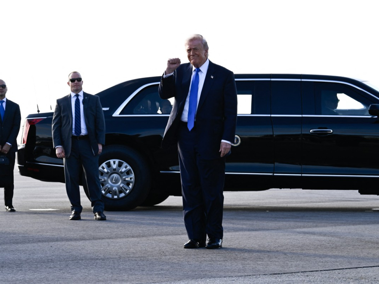 特朗普說，如果伊朗方面想談判，打電話就可以。（法新社）