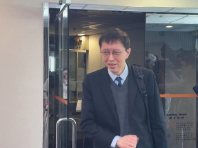 醫委會嬰兒腦癱個案研訊繼續，涉事醫生薛守智作供。（盧紫菁攝）