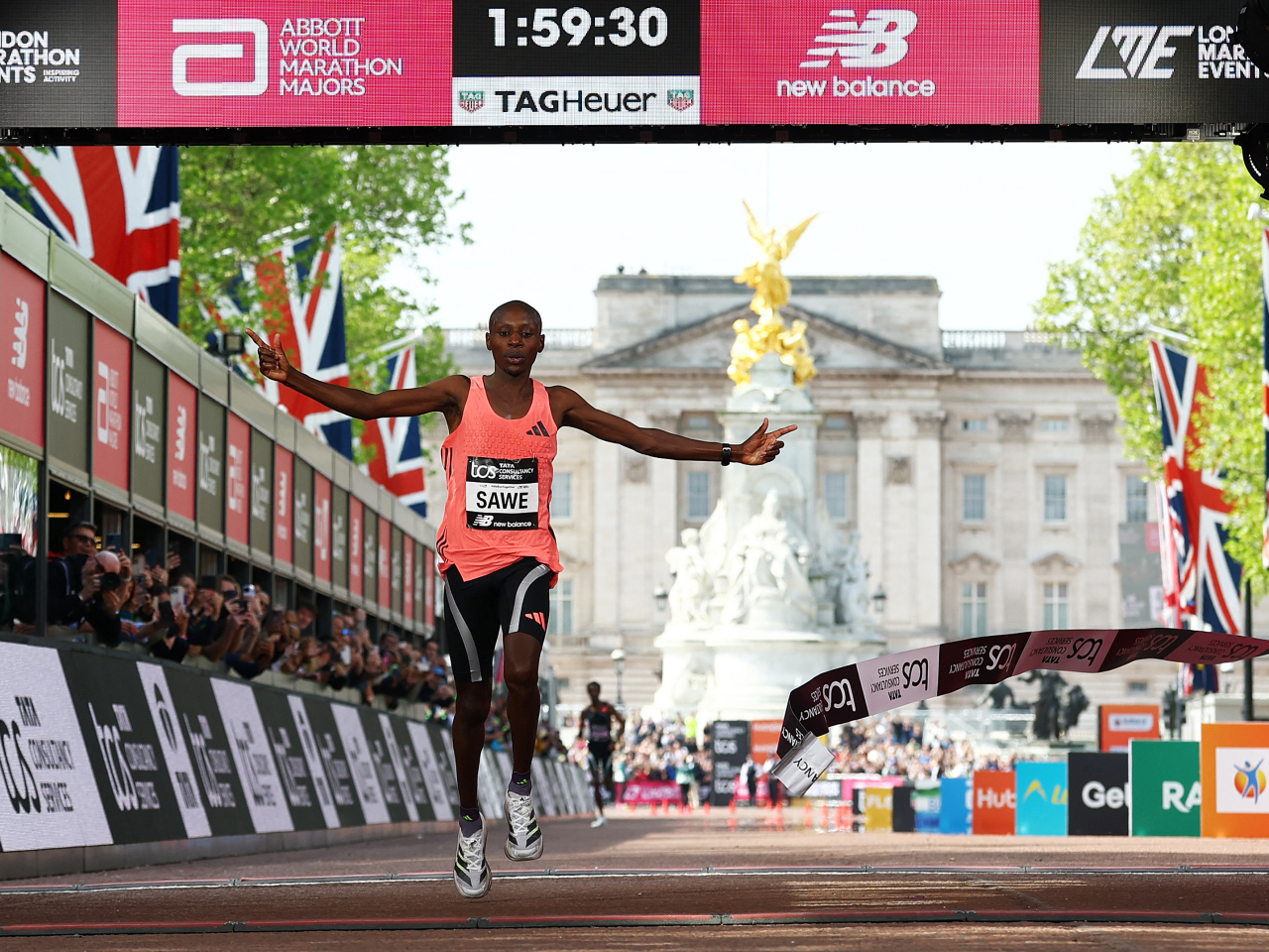 肯尼亞選手薩維贏得2026倫敦馬拉松冠軍。（路透社）