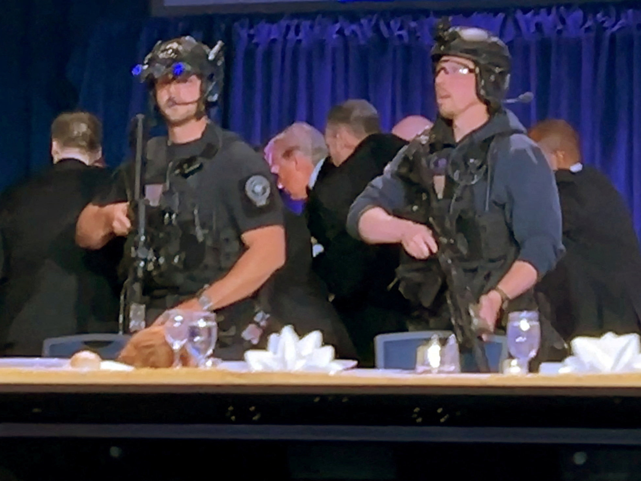 白宮記者協會晚宴傳出槍聲，特朗普說疑犯留下字條，呼籲襲擊政府官員。（路透社資料圖片）