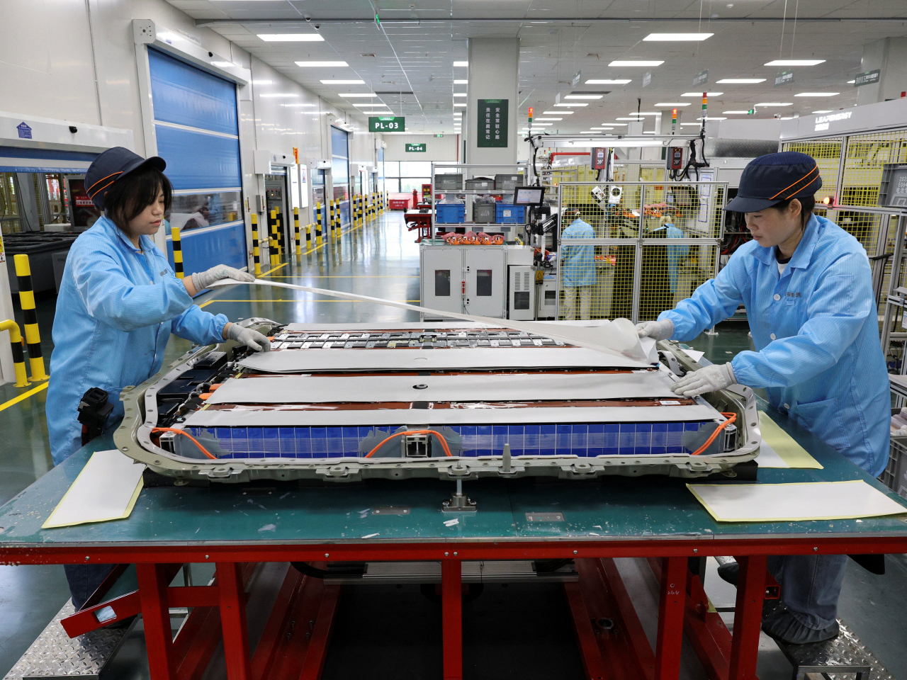 Employees work on a battery assembly line at the factory of Leapenergy, a unit of Leapmotor, in Huzhou, Zhejiang. Photo: Reuters