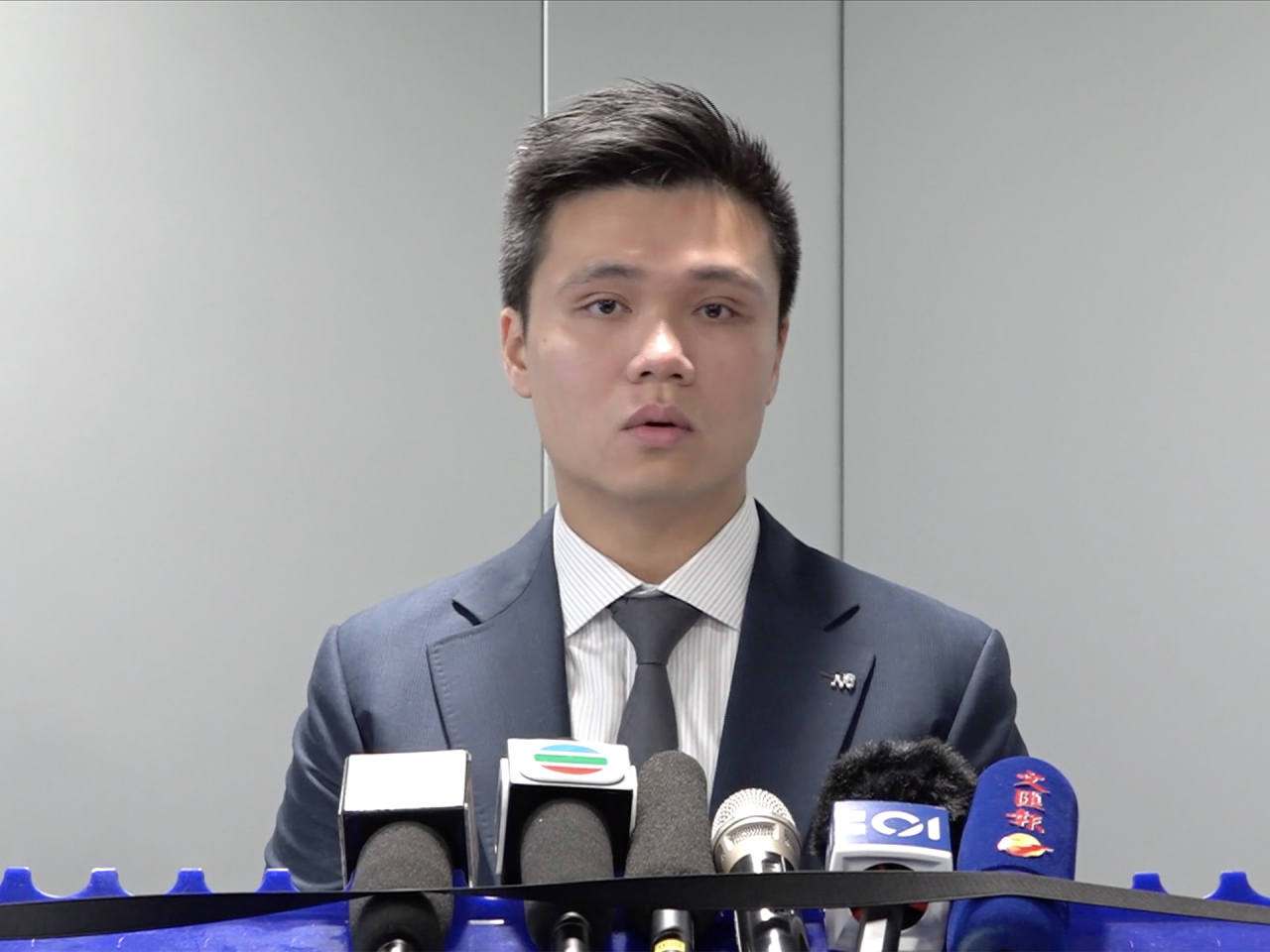 警方表示，留意到行動中所拘捕的未成年人士，有部份被販毒集團招攬成為派送毒品的角色。（警方直播截圖）