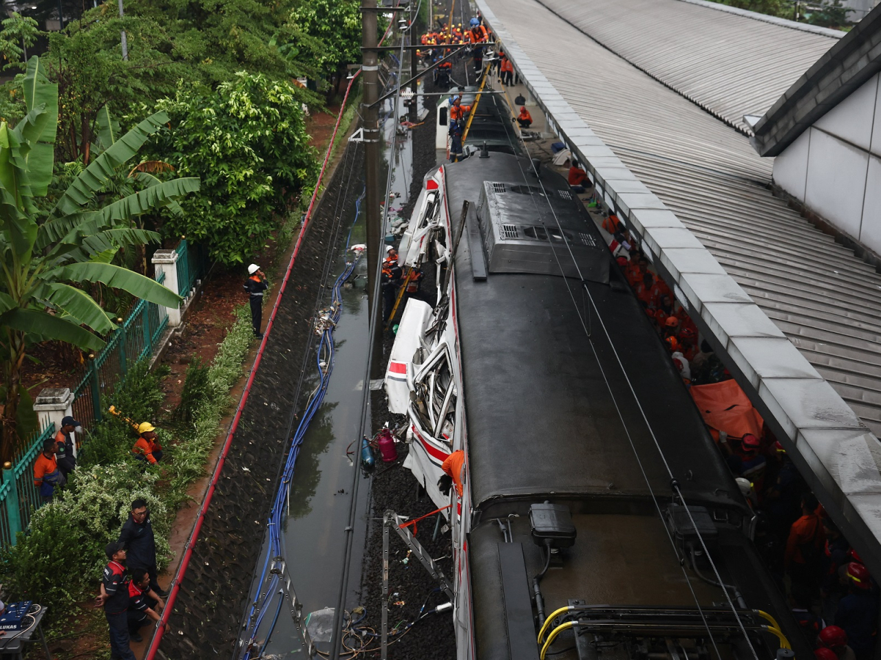 Rescuers work after a deadly collision between a commuter line train and a long-distance train on the outskirts of Jakarta. Photo: Reuters