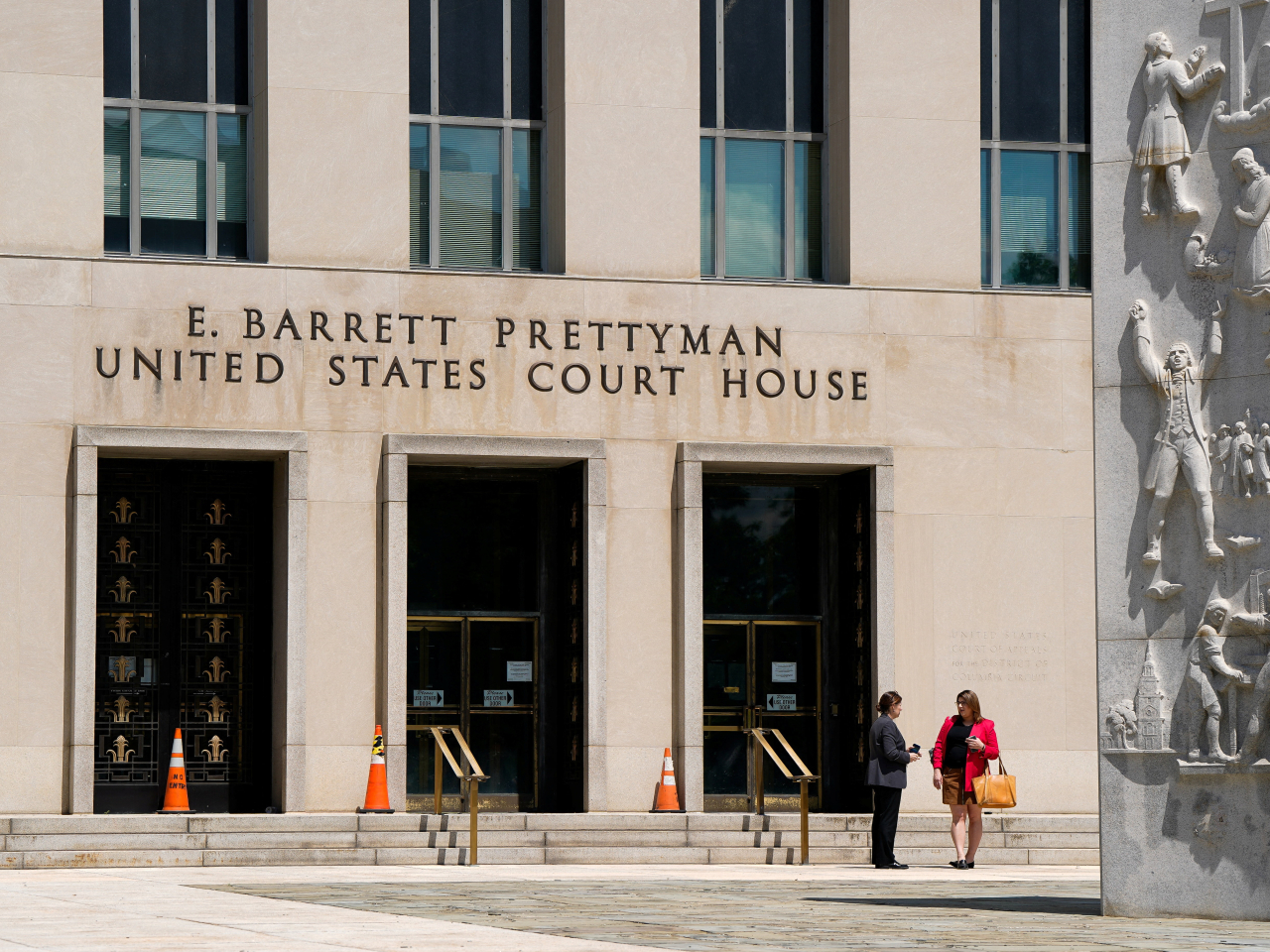 美國白宮記者協會晚宴槍擊案，疑犯艾倫在首都華盛頓出庭，被控企圖行刺總統等三項控罪。（路透社）