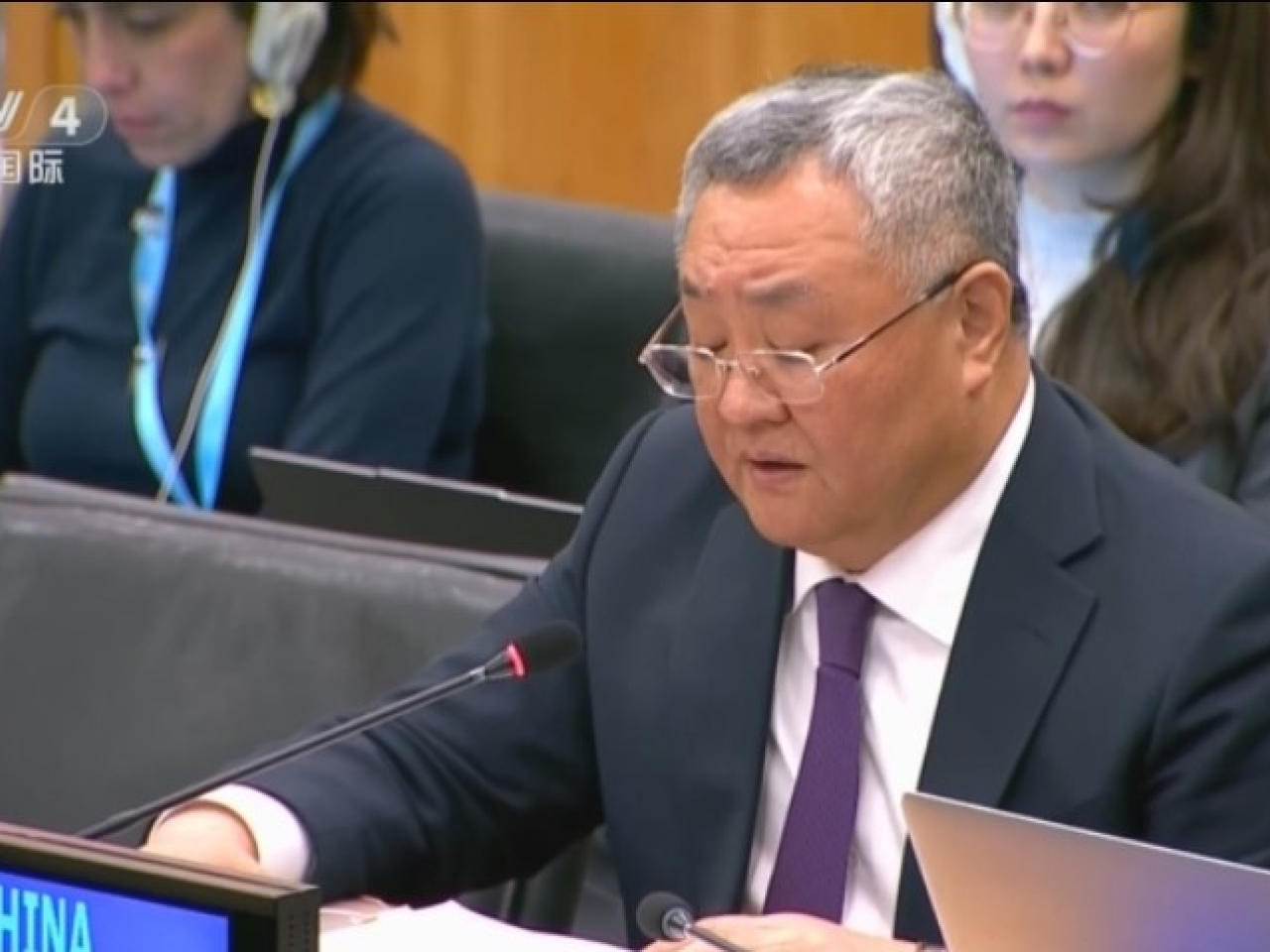 傅聰說霍爾木茲海峽受阻源於美以非法軍事行動。（央視網）