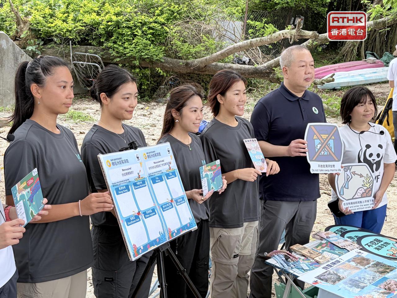 漁護署在5月1至3日期間設立宣傳攤位，透過遊戲、珊瑚圖卡等加強訪客對生態的認識。（鄧鈞尤攝）