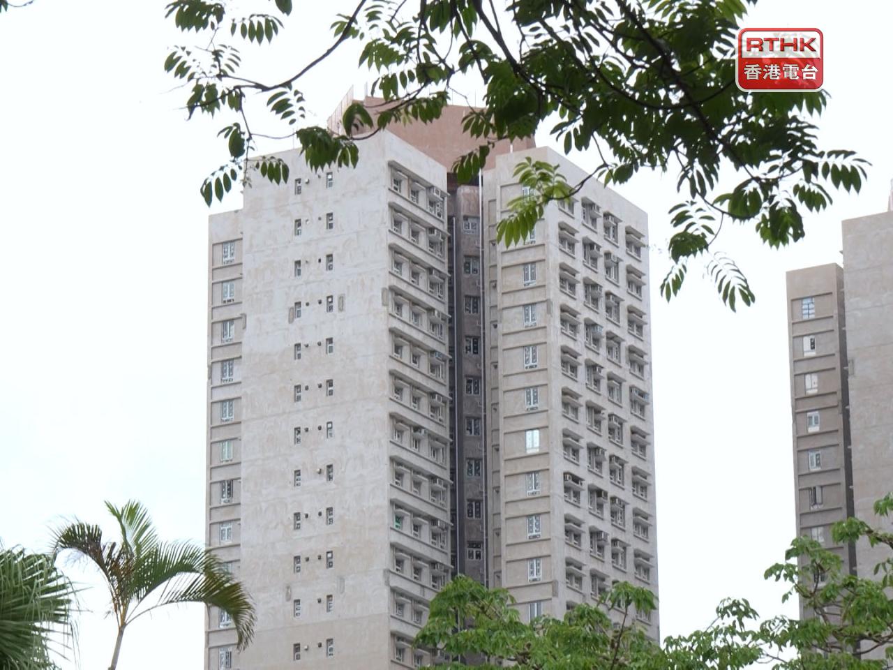 政府公布，宏志閣居民可於5月13日至17日期間，再次返回單位執拾。（鍾家銘攝）