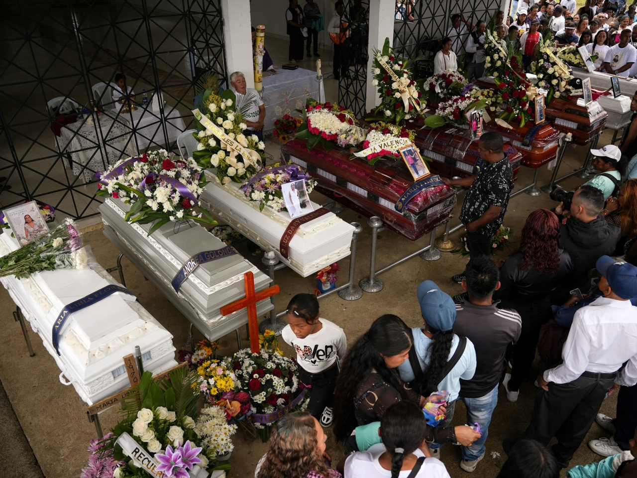 Family and community members pay their respects to people killed in a deadly bomb attack on a highway in southwest Colombia. Photo: Reuters