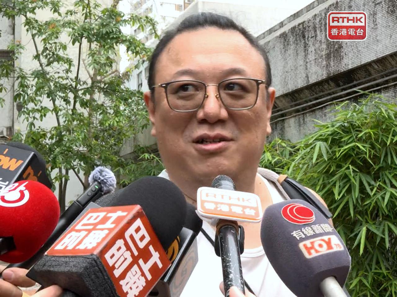 林先生表示，沒有收過相片，估計單位損毁不太嚴重，希望盡快取回物品。（梁禎祥攝）