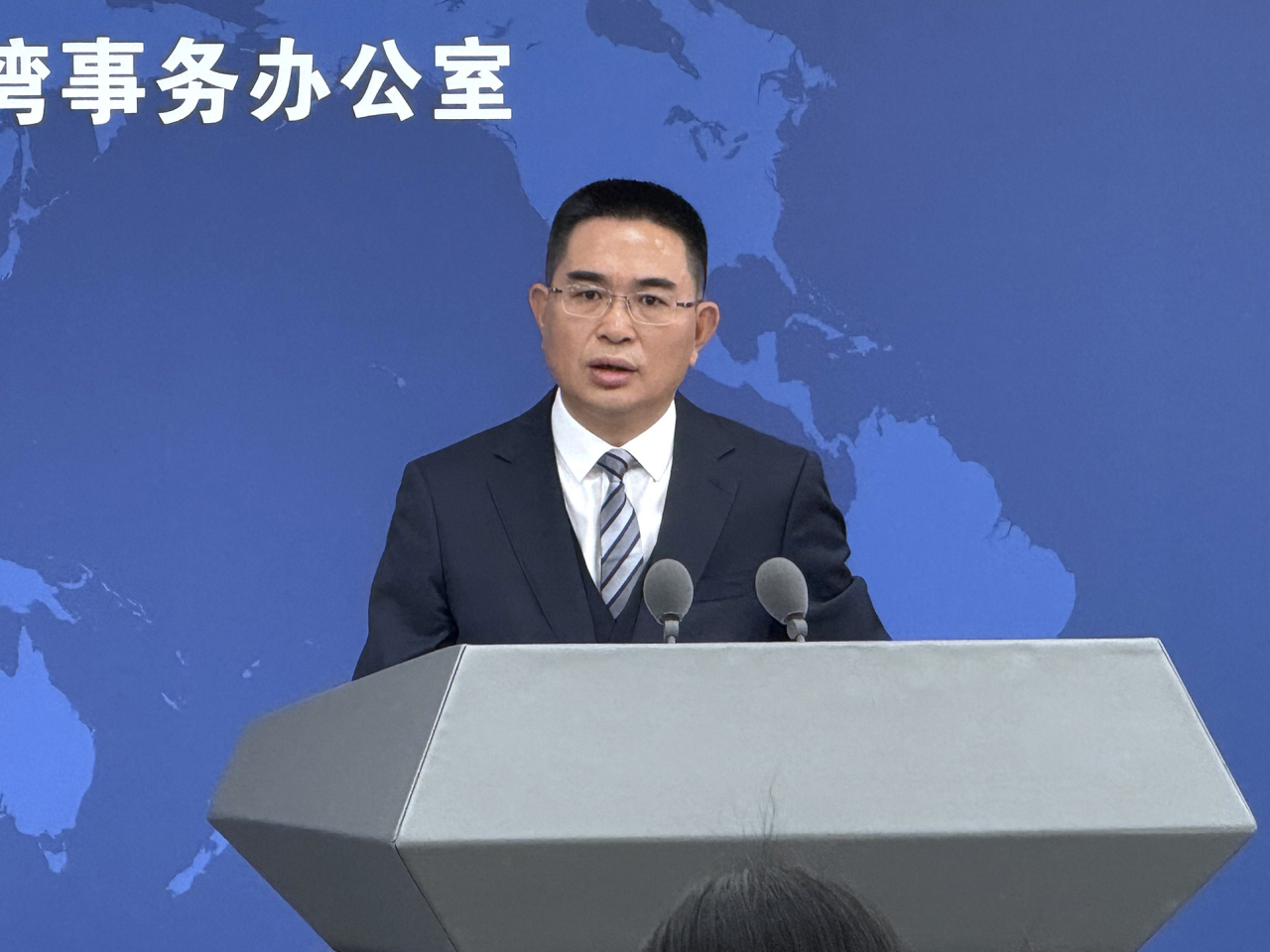 陳斌華指民進黨當局為了謀「獨」反中，去到反智、反科技的地步。（港台圖片）