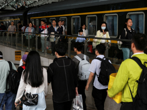 新華社報道，「五一」期間全國鐵路預計發送旅客1.58億人次。（路透資料圖片）
