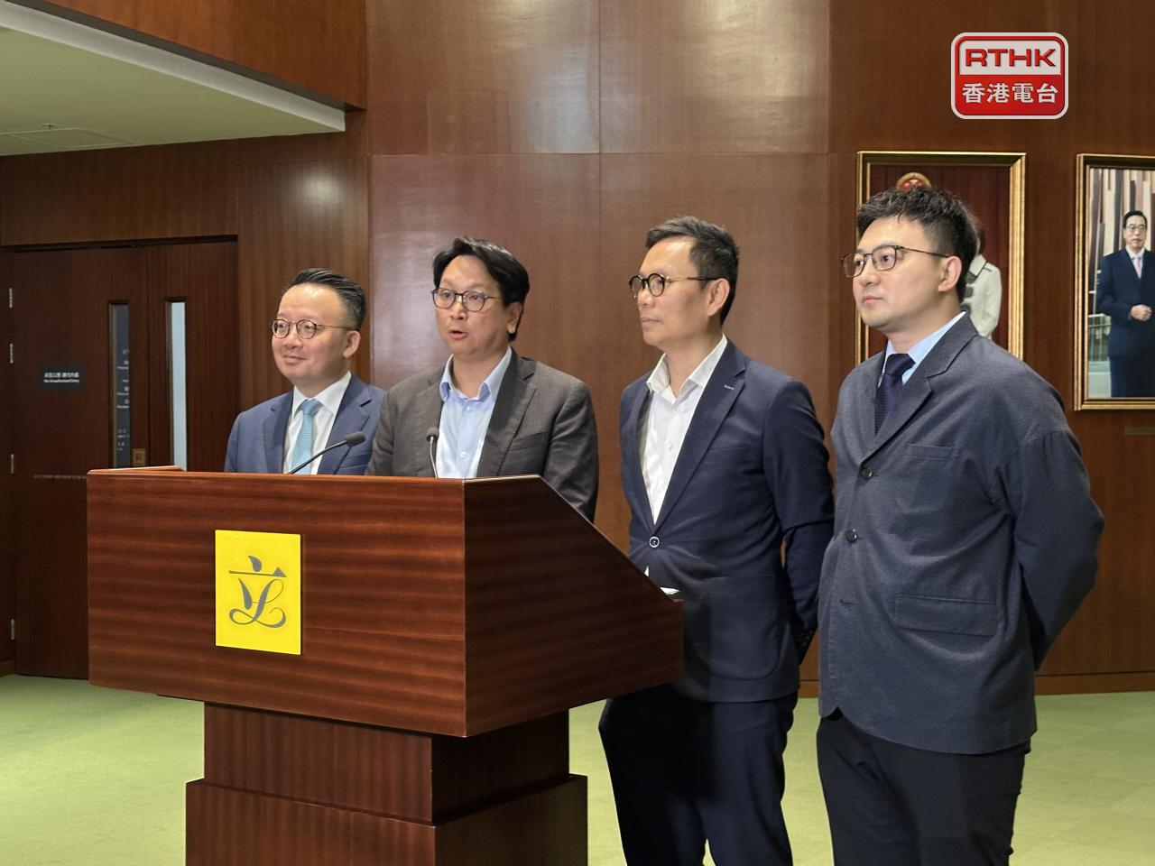 Bill Tang (second left) says the hospital has been recording a surplus since November last year. Photo: RTHK