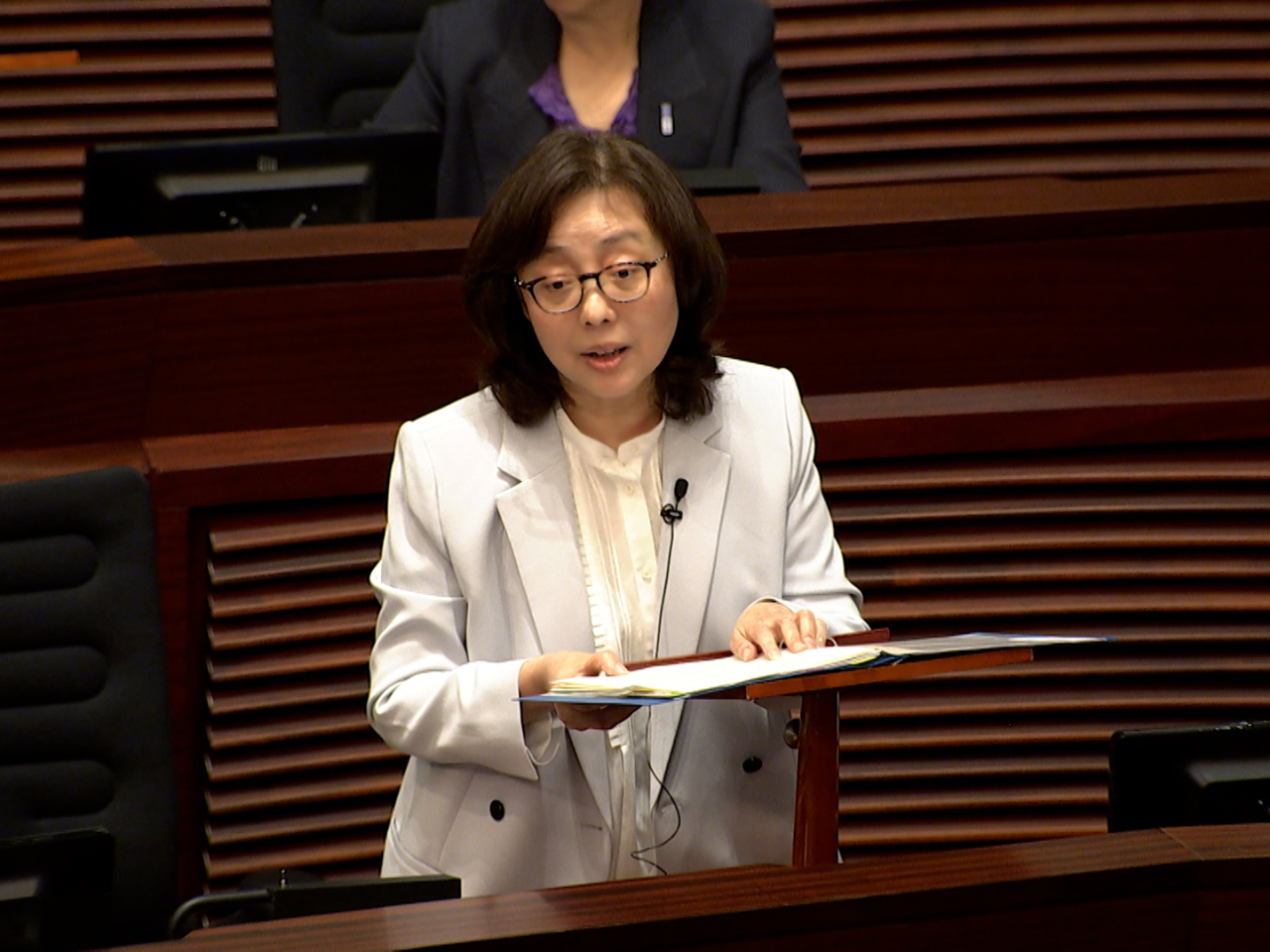 甯漢豪指市建局現時已接獲不少市民查詢加強版「招標妥」何時推出，她樂見社會普遍表示支持。