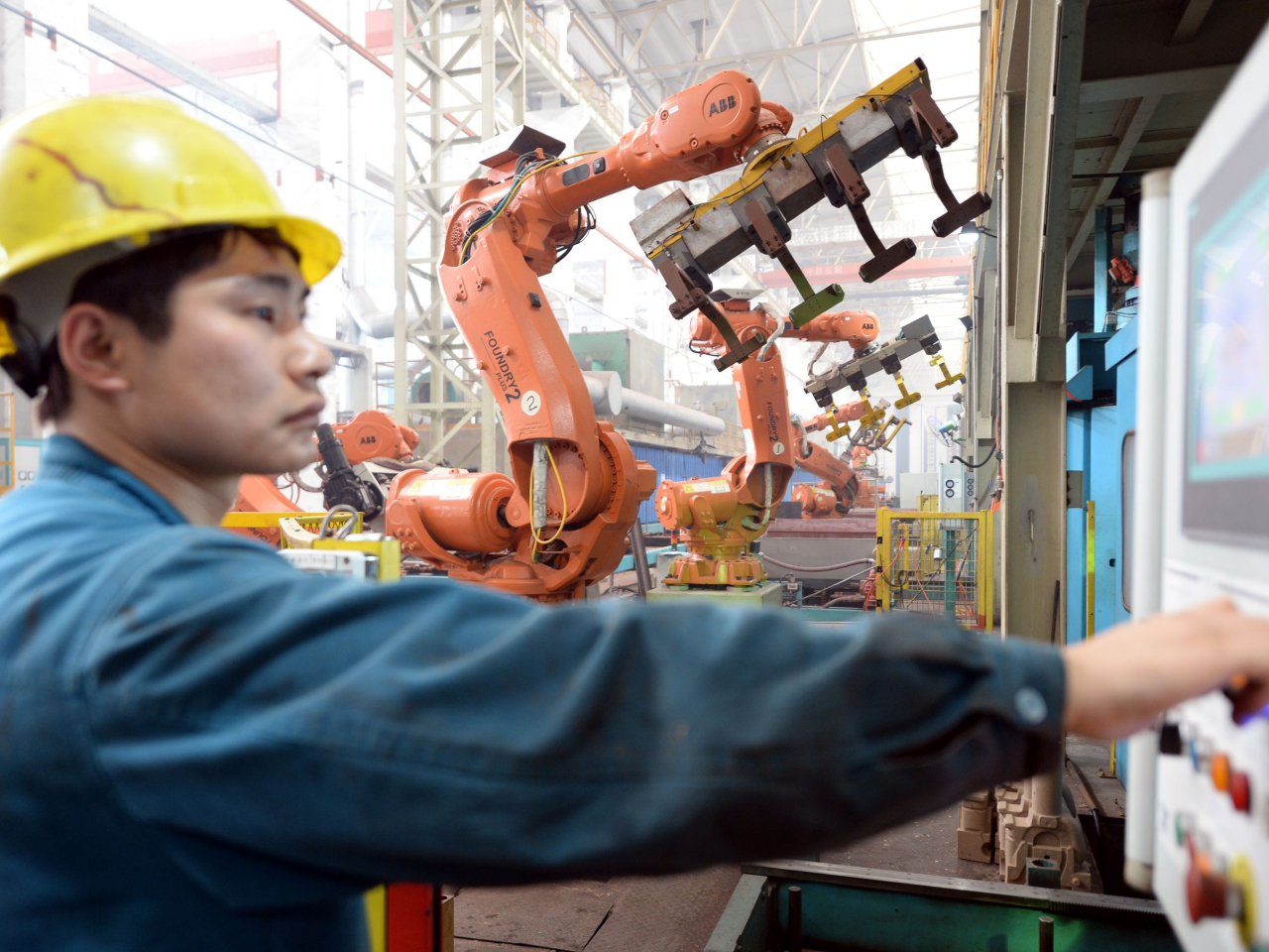 RatingDog/標普全球4月中國製造業採購經理指數升至52.2，高過市場預期。（新華社資料圖片）