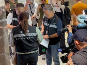 控煙酒辦就管有另類吸煙產品於金鐘執法　向違例者發定額罰款通知