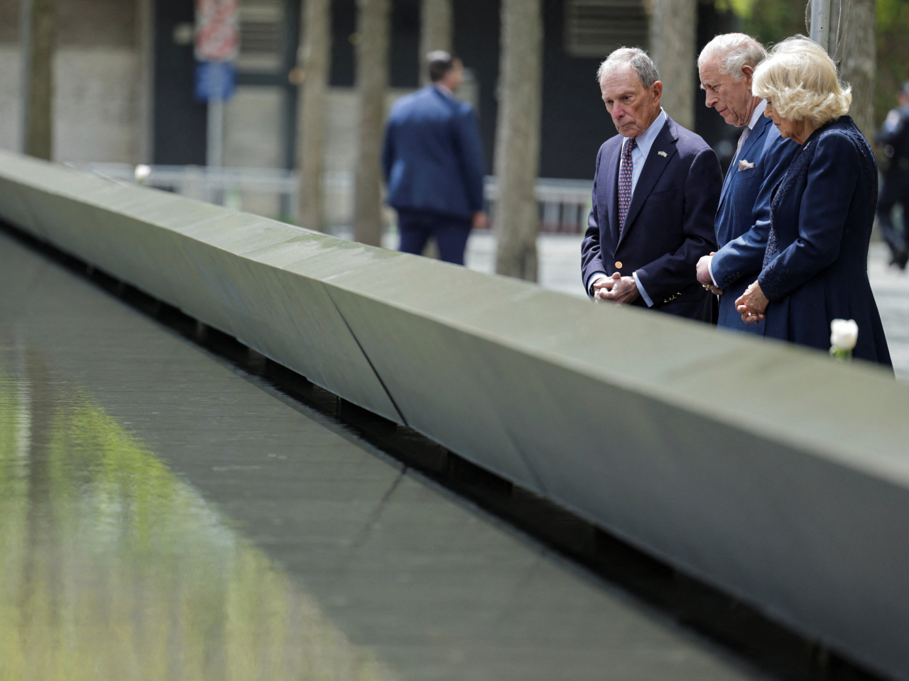 英王查理斯三世與王后卡米拉到紐約911國家紀念博物館。（路透社）