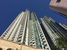 至3月底，本港一手私人住宅潛在供應10.1萬個，按季減少3000個，按年亦減少4000個。（港台圖片）