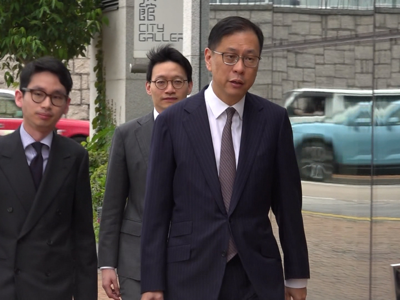 The committee&rsquo;s lead counsel, Victor Dawes (right), says there's a major loophole in the way the Urban Renewal Authority handles tendering for renovation works. Photo: RTHK