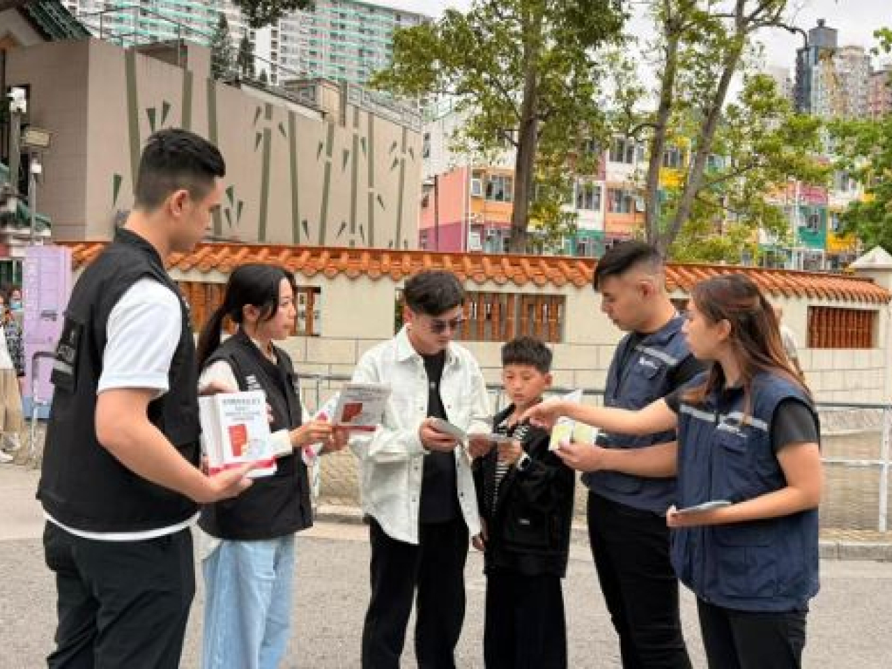 The TIA says it has distributed leaflets urging people not to follow unlicensed tour guides. Photo courtesy of TIA