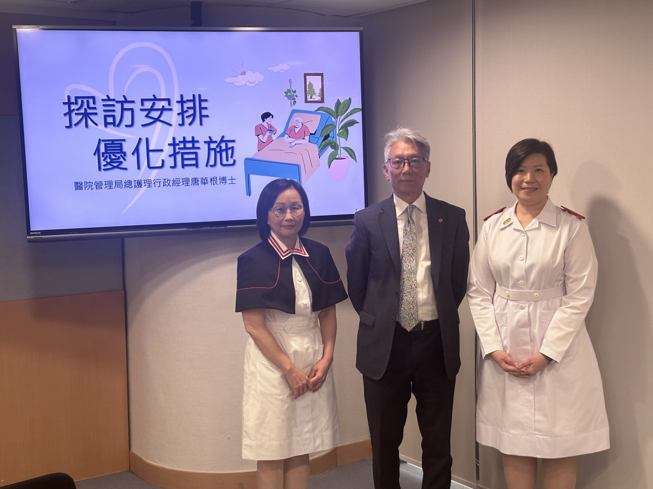 Dr Danny Tong (centre) says current conditions do not allow longer visiting hours in acute wards. Photo: RTHK